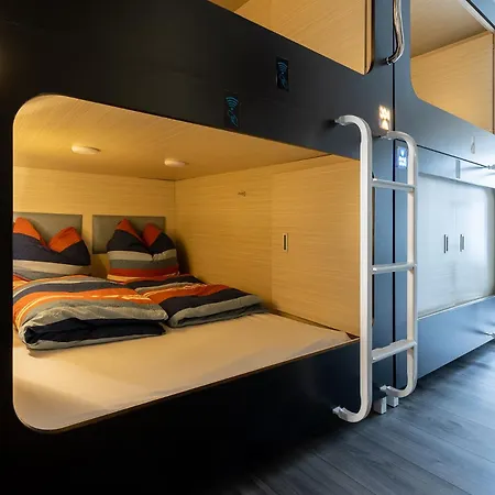 Capsule hotel Mue Cubes *