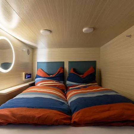 Mue Cubes Capsule hotel *