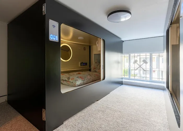 Mue Cubes Kapslový hotel *