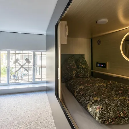 Mue Cubes Capsule hotel *